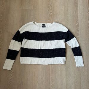 Abercrombie cropped sweater size M